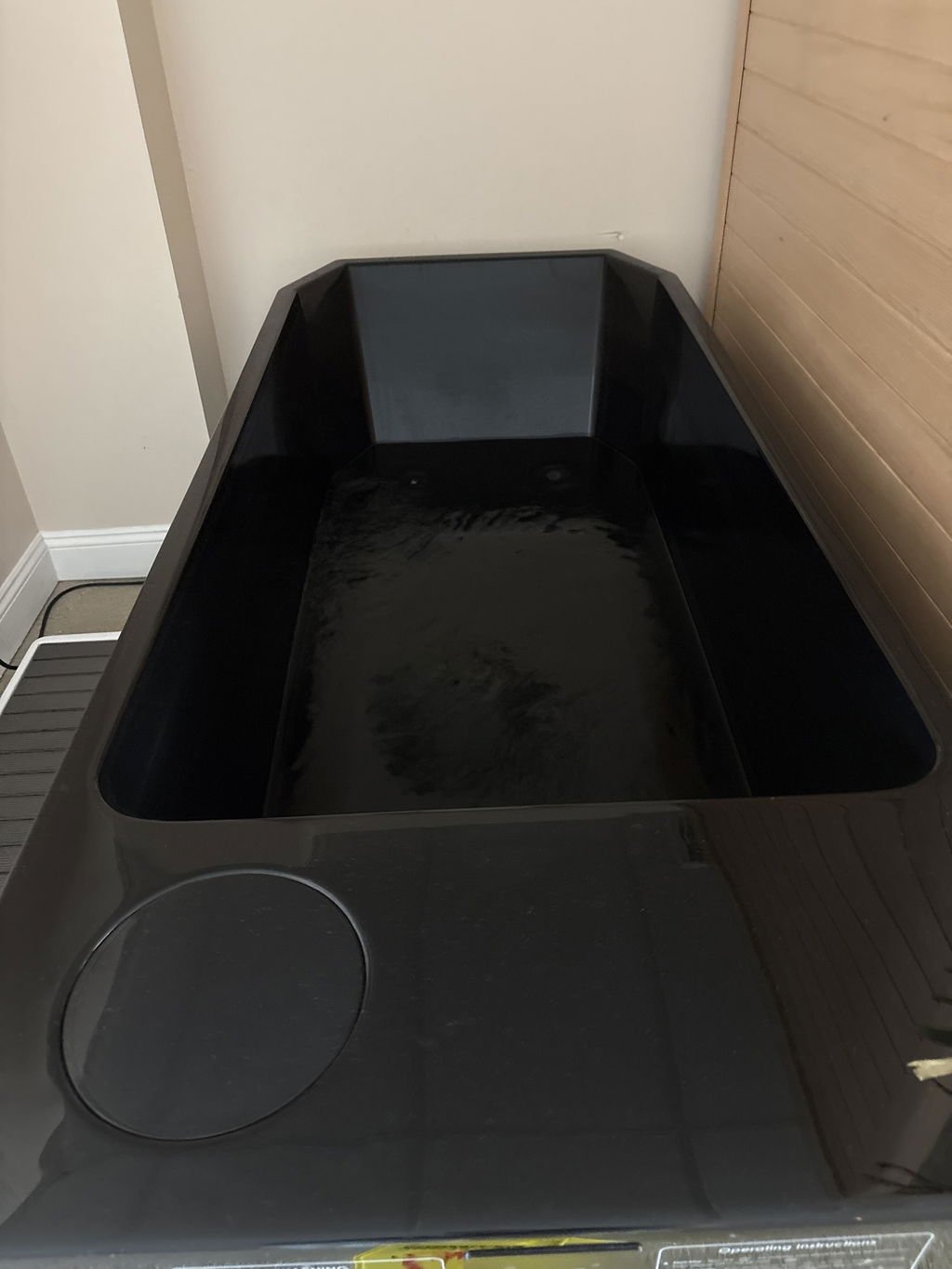 Customer-submitted photo accompanying Mia Doukas's verified 5-star Modouge All-In-One Cold Plunge Black review